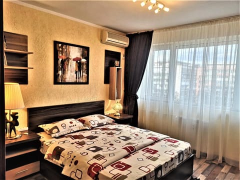Property building, Bed, Photo of the whole room, Bedroom