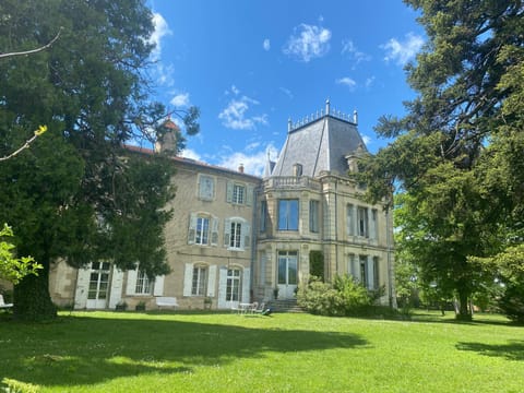 Property building, Patio, Spring, Day, Natural landscape, Garden, Garden view, Landmark view