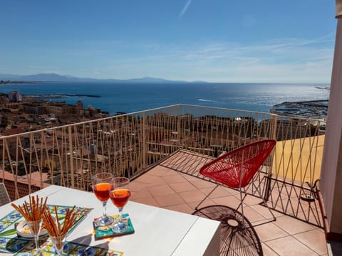 Patio, Day, Natural landscape, View (from property/room), Balcony/Terrace, Dining area, Sea view