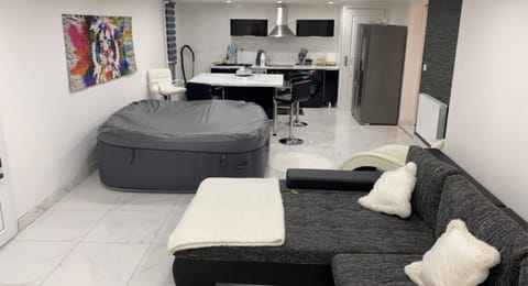 VILLA AVEC PISCINE love ROOM Villa in Givors