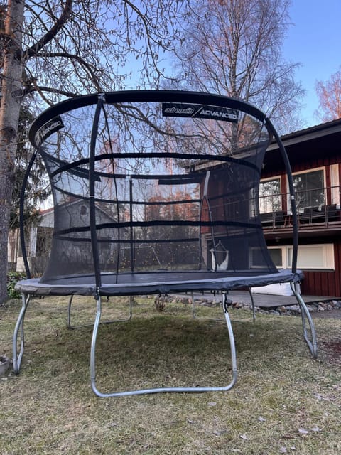 Omakotitalo rauhallisella sijainnilla lähellä keskustaa Maksuton pysäköinti ja puusauna Apartment in Finland