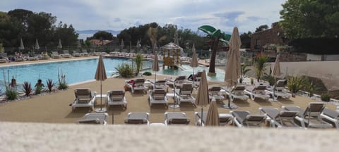 Swimming pool, sunbed