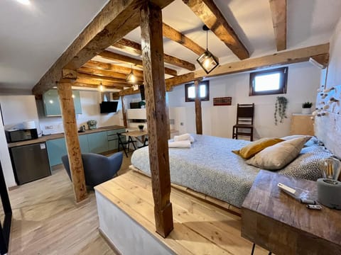 Communal lounge/ TV room, Bed, TV and multimedia, Kitchen or kitchenette, Photo of the whole room, Dining area, Bedroom, minibar