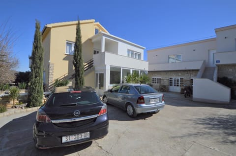 Beach Apartment in Murter