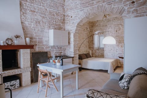 Bedroom, kitchen