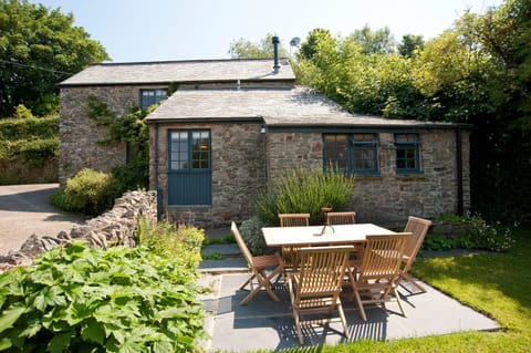 Property building, Patio, Facade/entrance