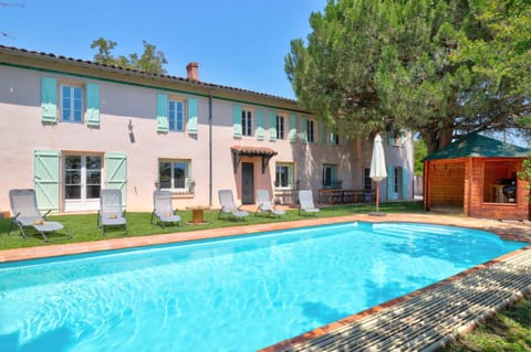 Property building, Garden, Garden view, Pool view, Swimming pool, Swimming pool, sunbed