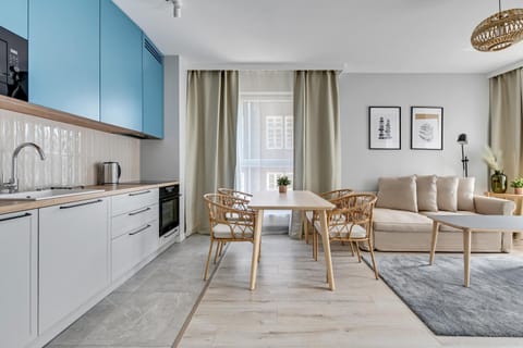 Kitchen or kitchenette, Living room, Seating area, Dining area