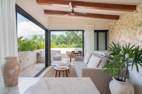 Day, Living room, Seating area