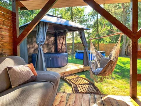 Patio, Spring, Day, Garden, Hot Tub, Balcony/Terrace, Seating area, Garden view