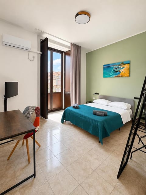Bed, TV and multimedia, Photo of the whole room, Bedroom, air conditioner