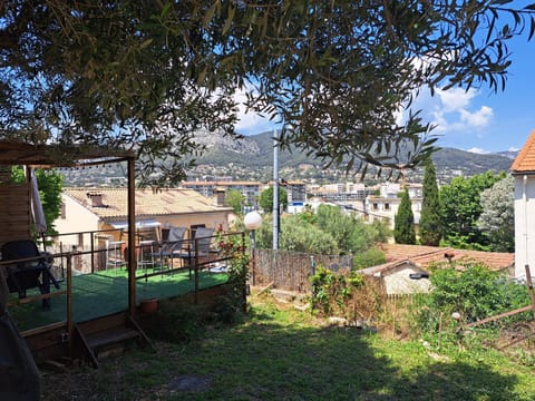 location vacances T4 bas de villa Toulon Apartment in Toulon