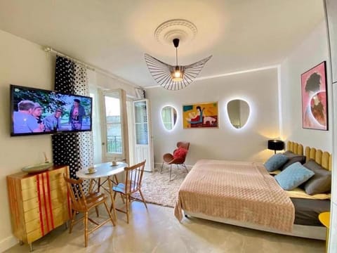 Communal lounge/ TV room, Bed, TV and multimedia, Photo of the whole room, Seating area