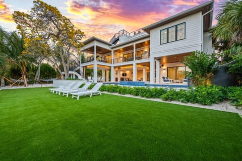 Property building, Spring, Day, Natural landscape, View (from property/room), Garden view, Sea view, sunbed