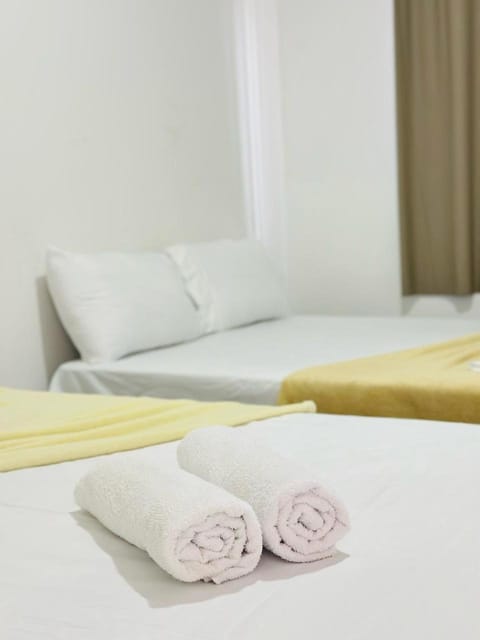 Photo of the whole room, Bedroom, towels
