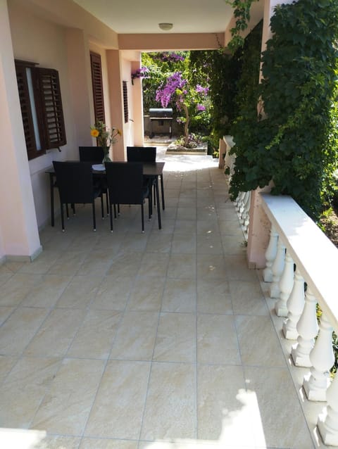 Location, children, Family