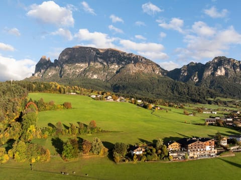 Property building, Day, Natural landscape, Autumn, Mountain view