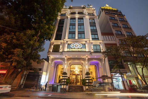 Property building, Facade/entrance, Night, City view, Location