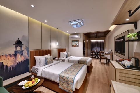 Bed, Photo of the whole room, Seating area, Bedroom