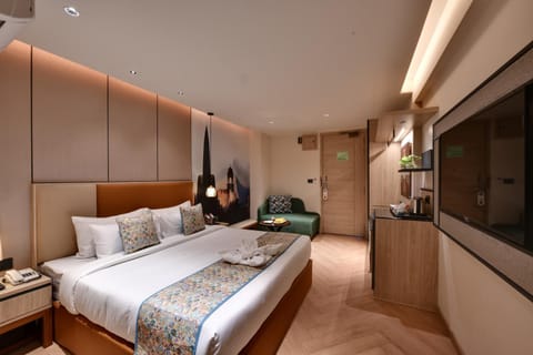 Bed, TV and multimedia, Photo of the whole room, Seating area, wardrobe