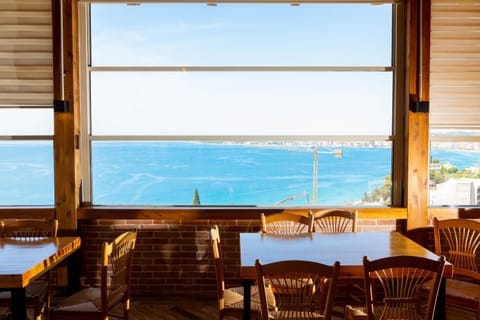 Restaurant/places to eat, Sea view