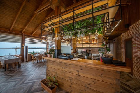 Restaurant/places to eat, Sea view