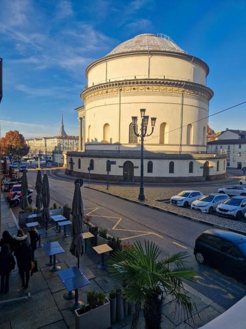 Property building, Day, City view, Location, Parking