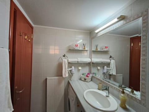 Toilet, Bathroom, Bath, towels