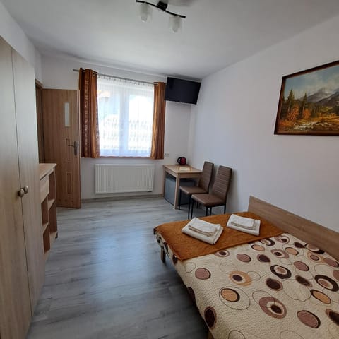 Bed, Photo of the whole room, Seating area, Bedroom