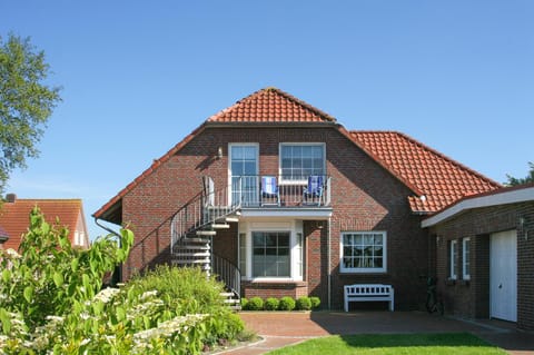 Property building, Facade/entrance, Garden