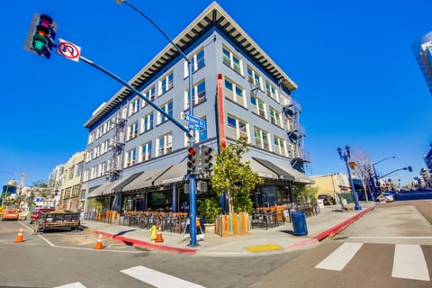 Property building, Neighbourhood, City view, Street view, Location