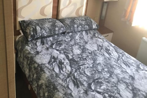 Beautiful 3 bed caravan SouthviewPark Skegness House in Skegness