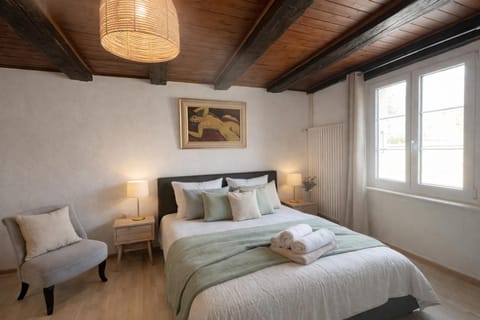 Bed, Night, Photo of the whole room, Bedroom