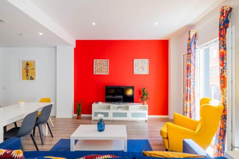 Spacious Clean & Colorful Apt Quiet Zone Apartment in Valencia