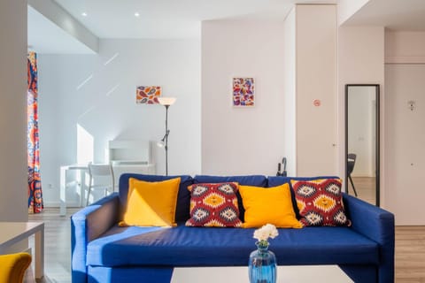 Spacious Clean & Colorful Apt Quiet Zone Apartment in Valencia