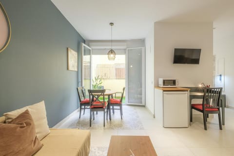 Chic & Comfortable Apartment, Private Terrace Apartment hotel in Valencia