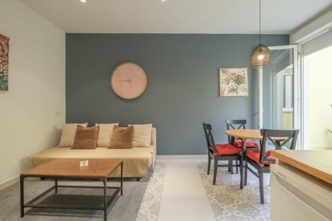Chic & Comfortable Apartment, Private Terrace Apartment hotel in Valencia