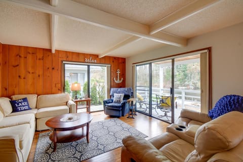 The Swedish Fish Getaway on Lake Saint Clair! House in Lacey