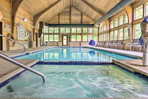 1 Mi to Lake Lure! Couples Retreat with Resort Perks Apartment in Lake Lure