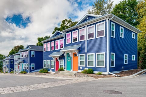 Walk to Dtwn Charlevoix Condo with Fireplace Apartment in Charlevoix