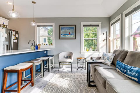 Walk to Dtwn Charlevoix Condo with Fireplace Apartment in Charlevoix