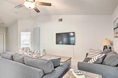 Jupiter Home with Patio and Grill about 6 Mi to Beach! House in Jupiter