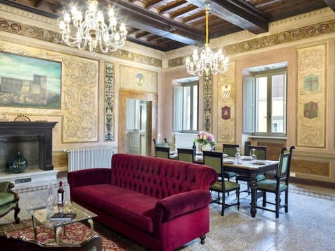 Living room, Seating area