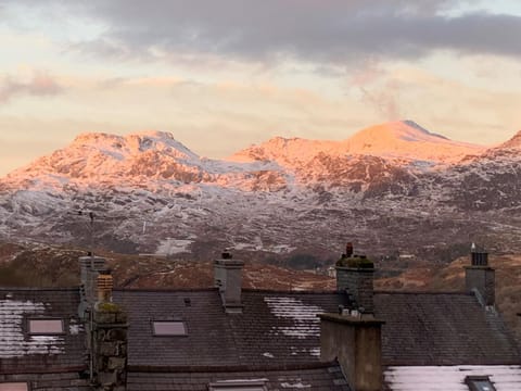 Nearby landmark, Day, Natural landscape, Winter, Mountain view