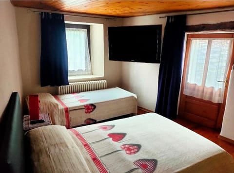 Alpine house CIN-0014 House in Aosta Valley, Italy