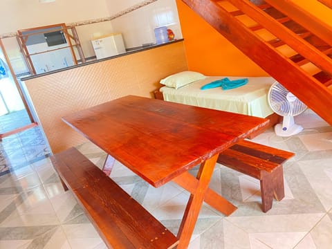 Bed, Kitchen or kitchenette, Living room, Seating area, Dining area