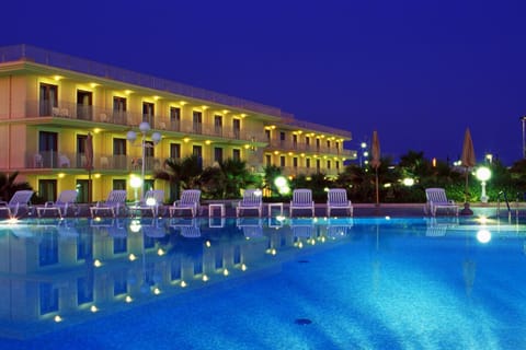 Facade/entrance, Swimming pool, Swimming pool