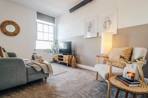 Principality View Apartment Two, by Solace Stays Apartment in Cardiff