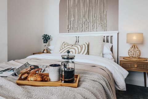 Principality View Apartment Two, by Solace Stays Apartment in Cardiff