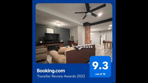 **Stylish Pet Friendly 3 Bedroom House** House in Cleveland Heights